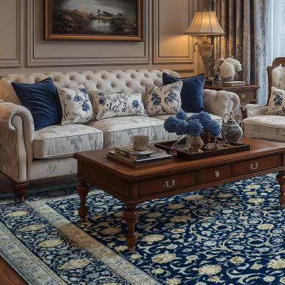 Elegant stue i klassisk indretningsstil med beige Chesterfield-sofa, blå accenter og et fint orienta